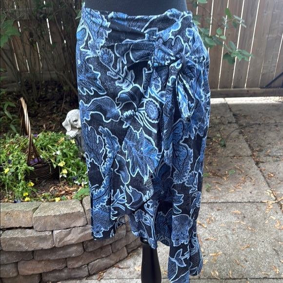 Parker 100% cotton lined Blue Floral High Low Skirt. Size 8 - Picture 1 of 5